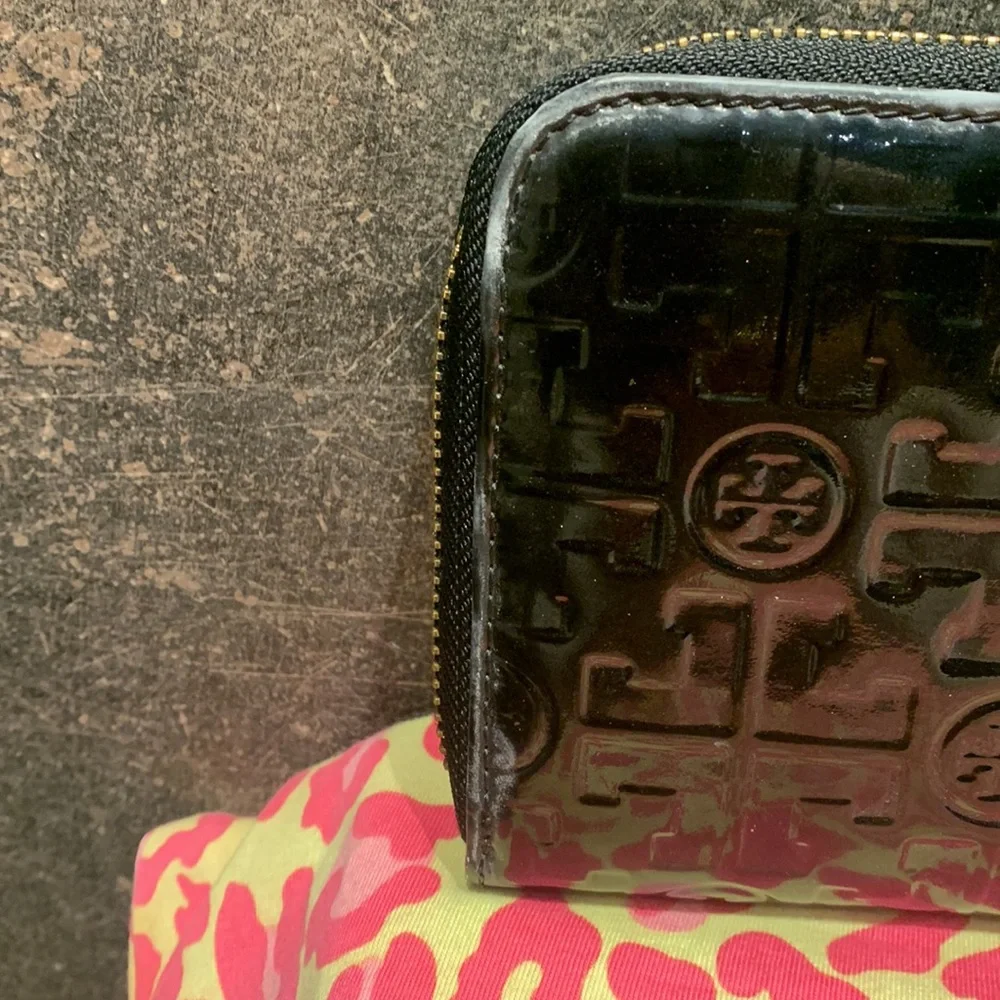 Authentic Tory Burch Wallet - Picture 5 of 8
